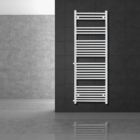 Radiateur sèche-serviettes vertical blanc LuxeBath Sahara installé dans une salle de bains contemporaine